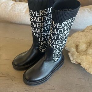 Luxury Kids Authentic Monochrome Logo Versace Boots Size 28/11 Black White New